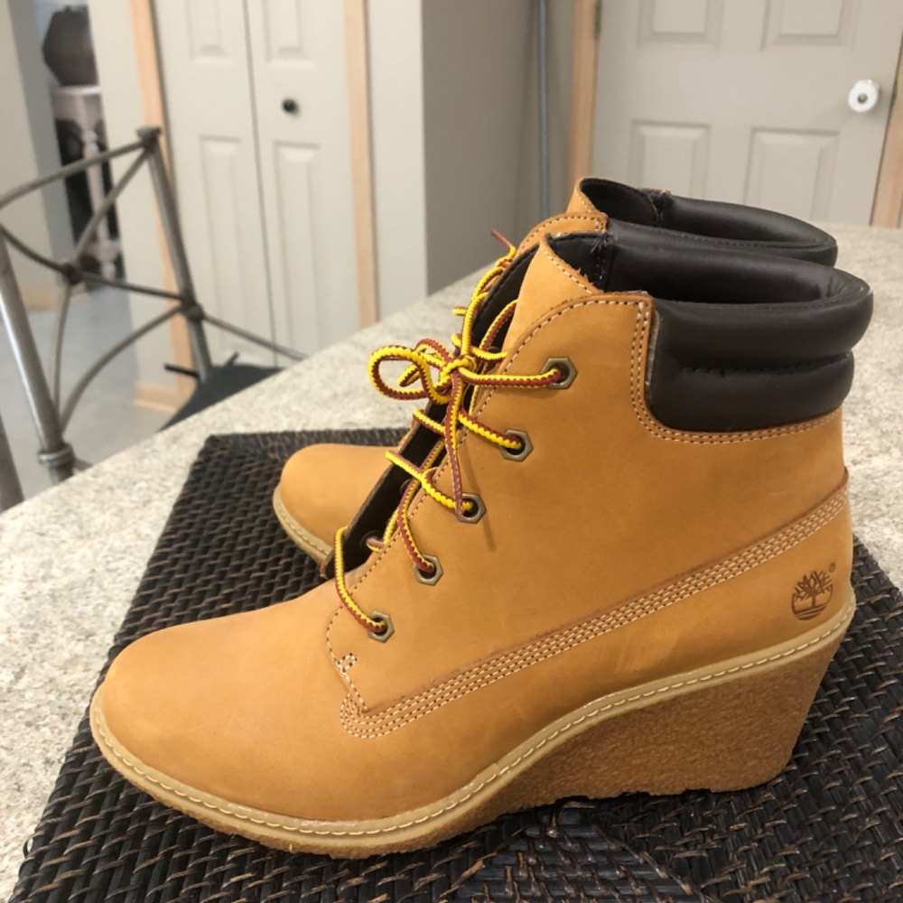 Womens Timberland wedge boots - Picture 2 of 3